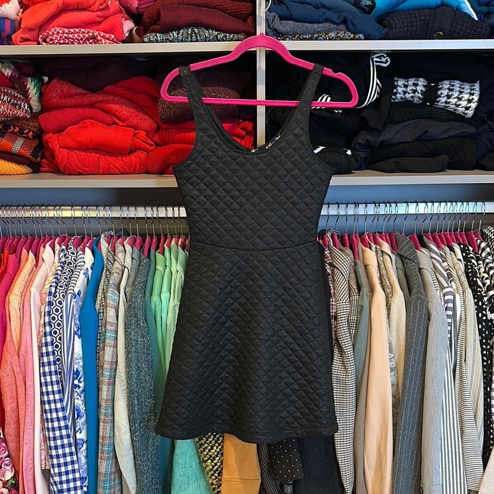 Guess black quilted sleeveless back zipper closure fit and flare dress size XS